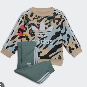 Adidas baby Animal Print Crew Set